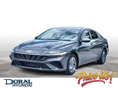 Used 2024 Hyundai Elantra SEL FWD image 1
