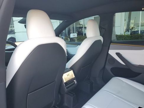 Used 2026 Tesla Model Y 2WD image 9