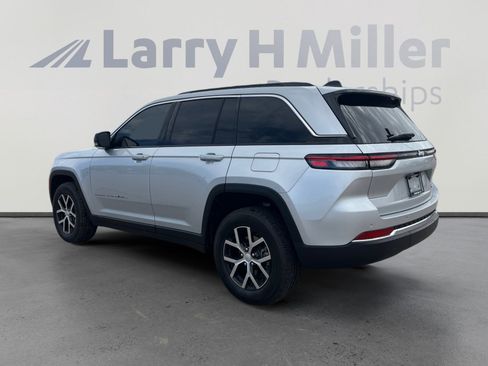 Used 2025 Jeep Grand Cherokee Limited w/ Trailer Tow Package RWD image 3