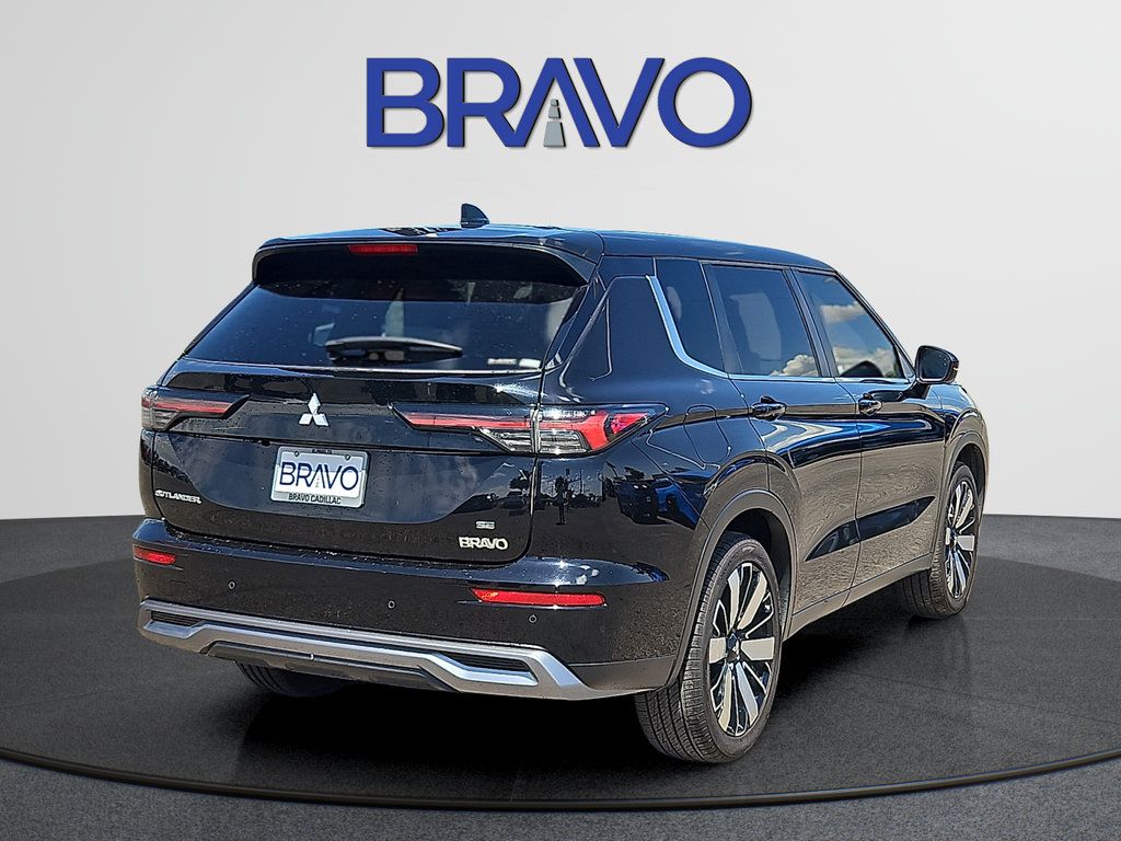 Used 2025 Mitsubishi Outlander SE AWD/4WD image 4