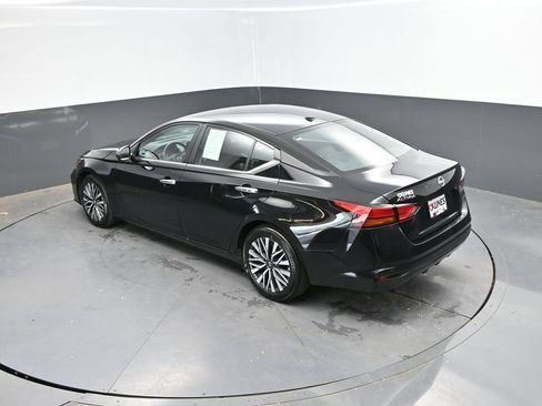 Used 2025 Nissan Altima 2.5 SV FWD image 29