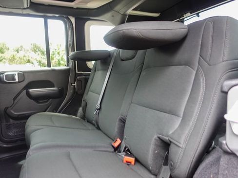 Used 2018 Jeep Wrangler Unlimited Sport S AWD/4WD image 23