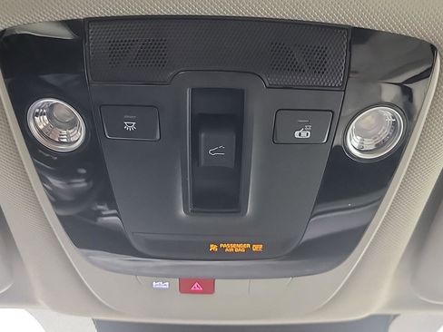 Used 2025 Kia Sorento EX w/ Panoramic Sunroof Package image 34