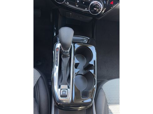 Used 2026 Chevrolet Trax LT w/ LT Convenience Package FWD image 22