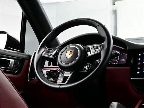 Used 2022 Porsche Cayenne Turbo S image 21