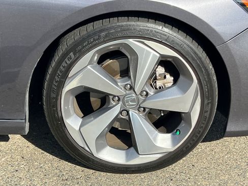 Used 2018 Honda Accord Touring image 18