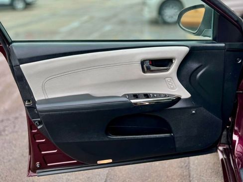 Used 2018 Toyota Avalon Limited w/ All Weather Liner Package image 12