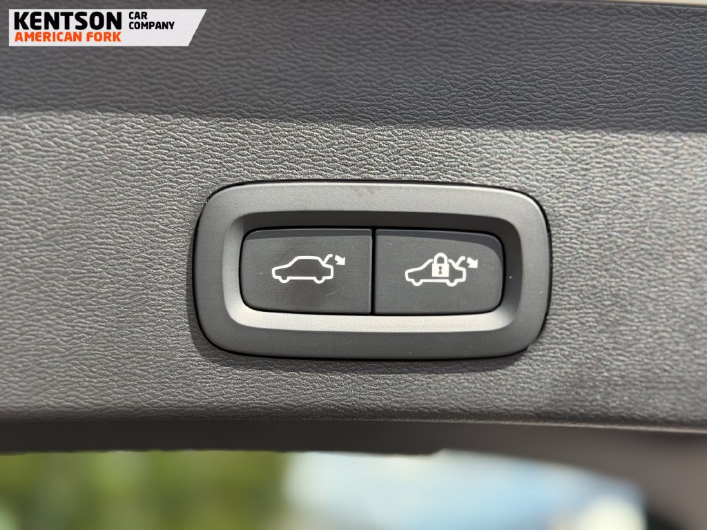 Used 2025 Volvo XC40 B5 Plus AWD/4WD image 36