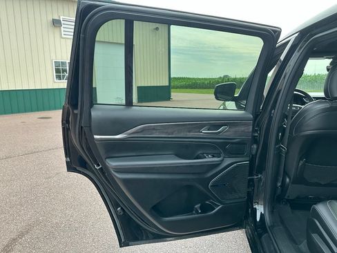 Used 2023 Jeep Grand Cherokee L Overland AWD/4WD image 21
