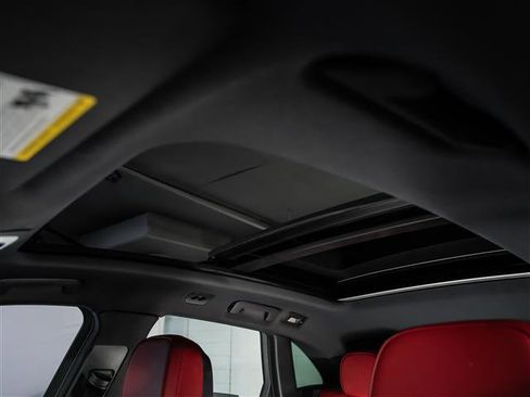 Certified 2024 Porsche Macan AWD/4WD image 17