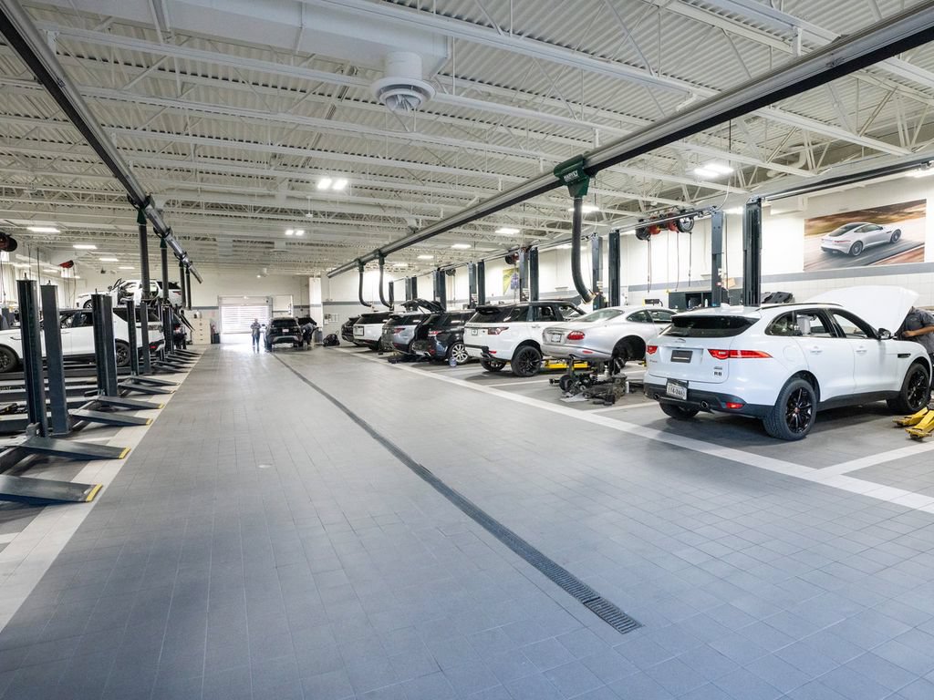 New 2026 Land Rover Range Rover Velar Dynamic SE AWD/4WD image 25