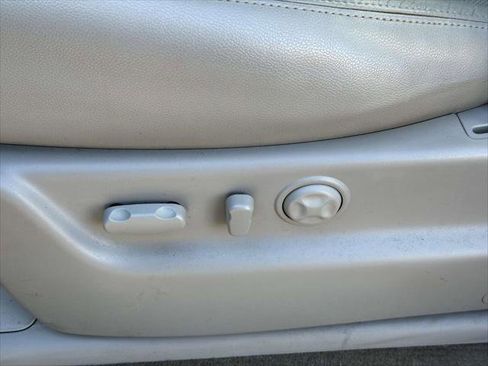 Used 2013 Chevrolet Avalanche LTZ image 15