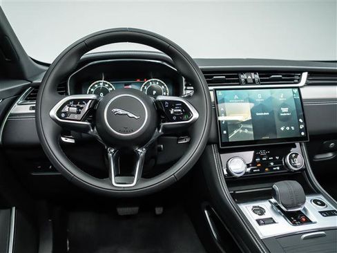 New 2026 Jaguar F-PACE R-Dynamic S AWD/4WD image 19