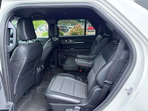 Used 2025 Ford Explorer ST-Line AWD/4WD image 13
