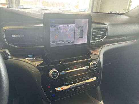 Used 2023 Ford Explorer Limited image 32