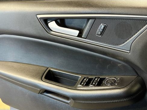 Used 2020 Ford Edge SE FWD image 14