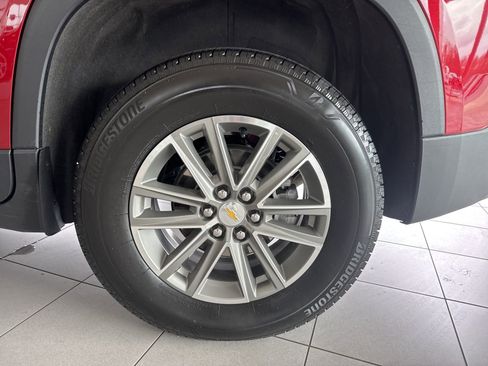 Used 2023 Chevrolet Traverse LT image 10