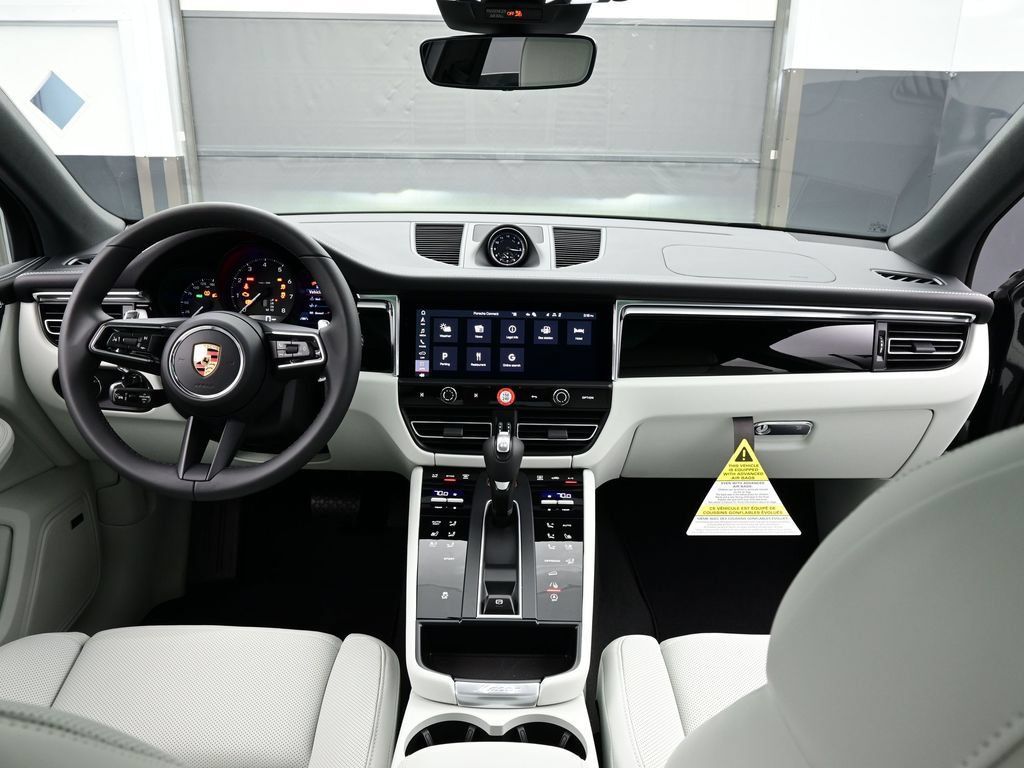 Certified 2026 Porsche Macan AWD/4WD image 21