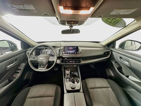 Used 2025 Nissan Rogue SV AWD/4WD image 3