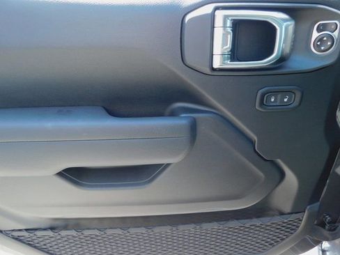 New 2025 Jeep Gladiator Sport image 23