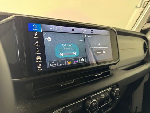 Used 2025 Jeep Gladiator Sport AWD/4WD image 13