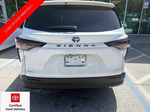 Used 2025 Toyota Sienna XLE FWD image 5