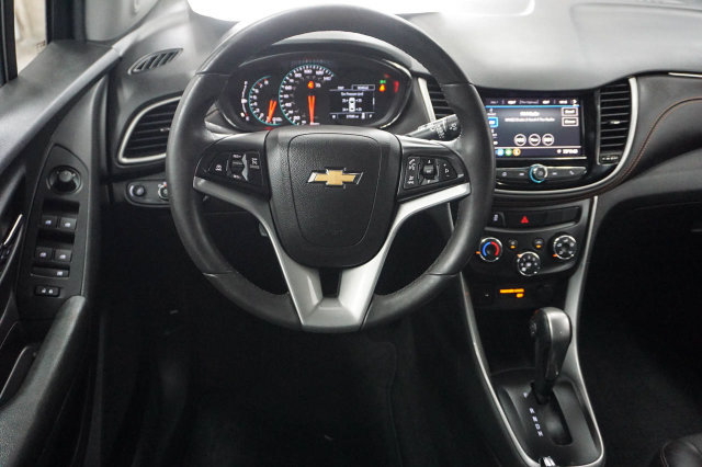 Used 2022 Chevrolet Trax LT w/ LT Convenience Package FWD image 9