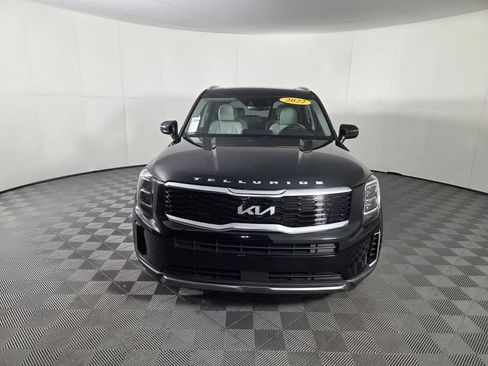 Used 2022 Kia Telluride EX w/ EX Premium Package FWD image 3