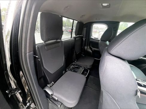 Used 2019 Toyota Tacoma SR5 AWD/4WD image 16