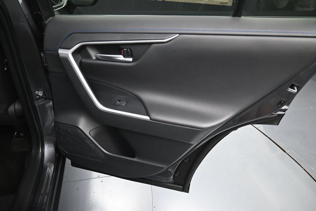 Used 2024 Toyota RAV4 XSE AWD/4WD image 33