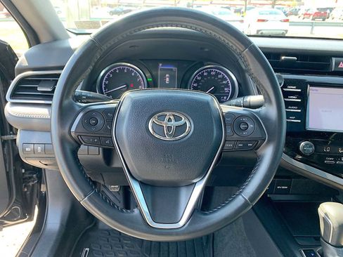 Used 2019 Toyota Camry SE w/ Convenience Package image 11