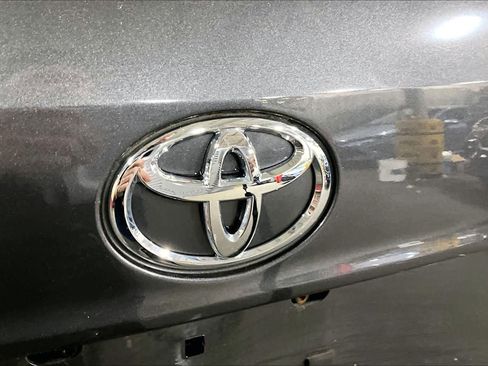 Used 2023 Toyota Highlander LE FWD image 31