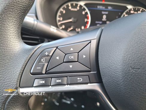 Used 2025 Nissan Altima 2.5 SV FWD image 13