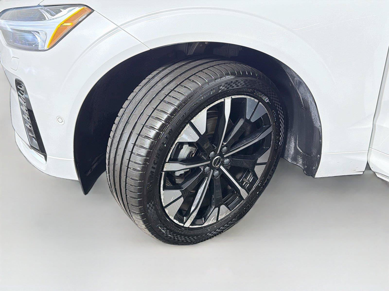 Used 2026 Volvo XC60 B5 Plus AWD/4WD image 37