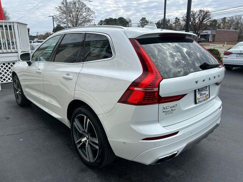 Used 2019 Volvo XC60 T5 Momentum w/ Multimedia Package image 5