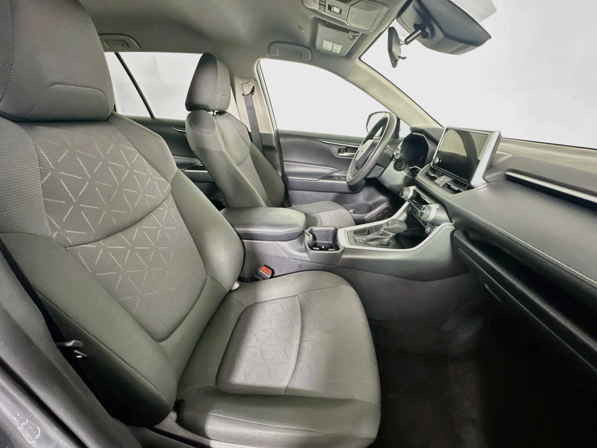 Used 2025 Toyota RAV4 XLE FWD image 29