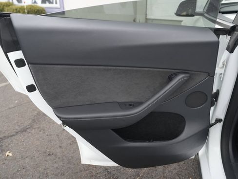 Used 2022 Tesla Model Y Long Range image 29