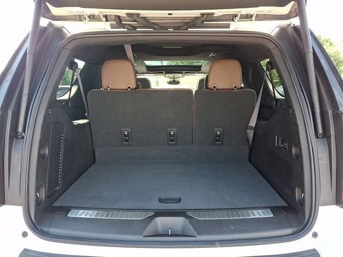 Certified 2023 Chevrolet Suburban High Country AWD/4WD image 32