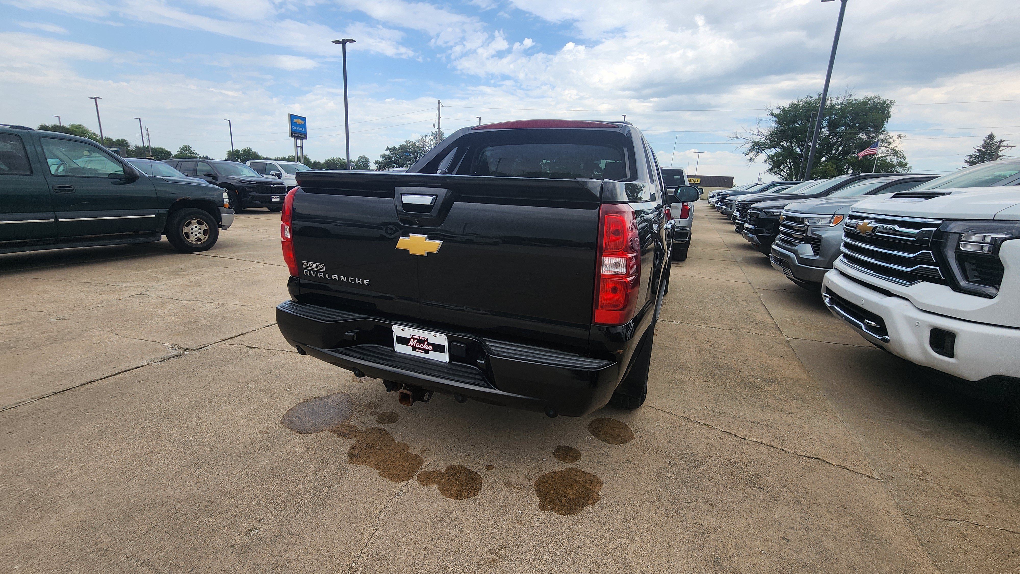 Used 2012 Chevrolet Avalanche LTZ AWD/4WD image 5