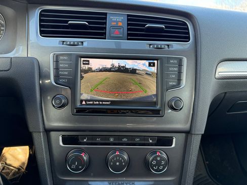 Used 2017 Volkswagen Golf Alltrack S image 14