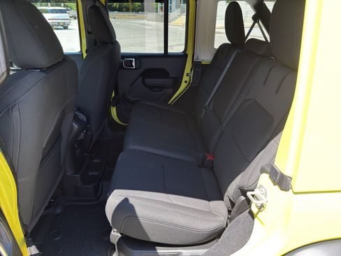 Used 2023 Jeep Wrangler Unlimited w/ Sun & Screen Package AWD/4WD image 9
