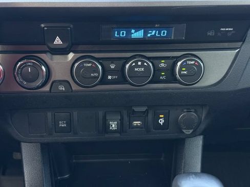 Used 2022 Toyota Tacoma TRD Off-Road AWD/4WD image 19