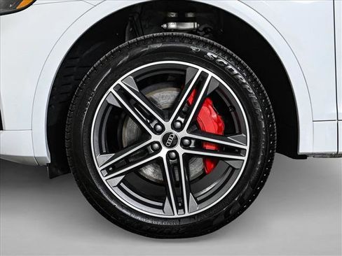 Certified 2025 Audi Q5 e Premium Plus w/ Premium Plus Package AWD/4WD image 25