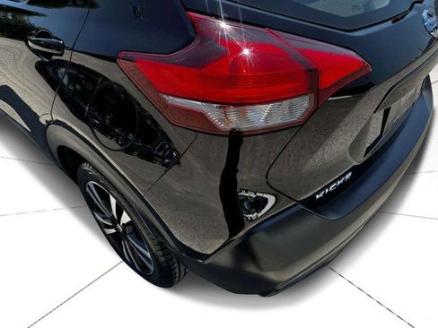 Used 2019 Nissan Kicks SV image 12