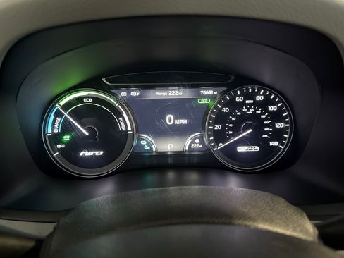 Used 2018 Kia Niro EX Premium image 15