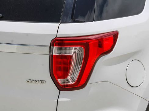 Used 2018 Ford Explorer XLT w/ Equipment Group 201A AWD/4WD image 10