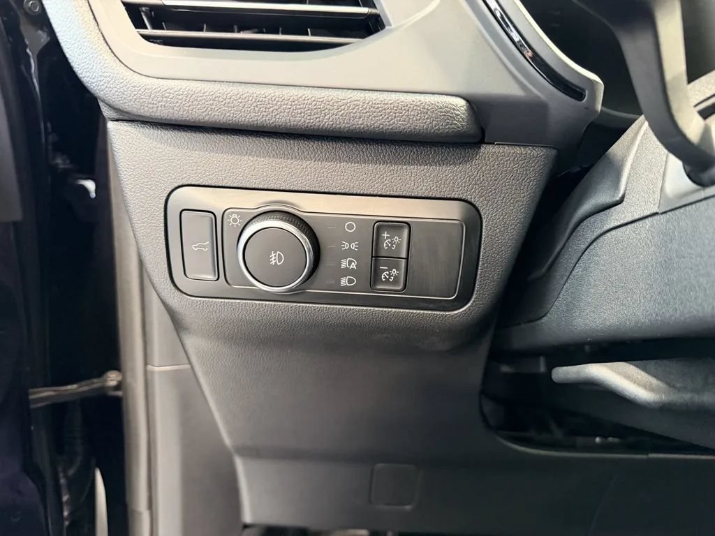 Used 2025 Ford Escape ST-Line Select AWD/4WD image 13