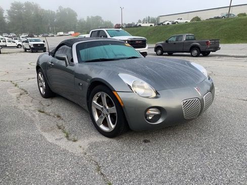 Used 2006 Pontiac Solstice Convertible w/ Premium Package RWD image 2