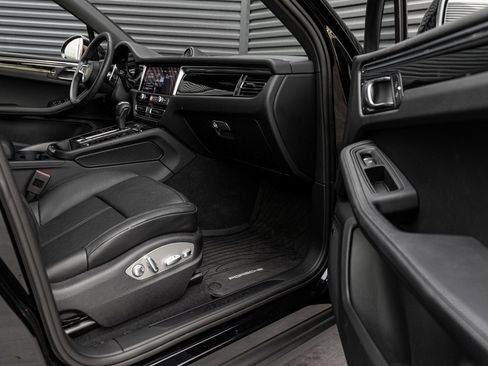 Certified 2025 Porsche Macan image 33