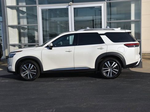 Used 2023 Nissan Pathfinder Platinum w/ Cargo Package image 13